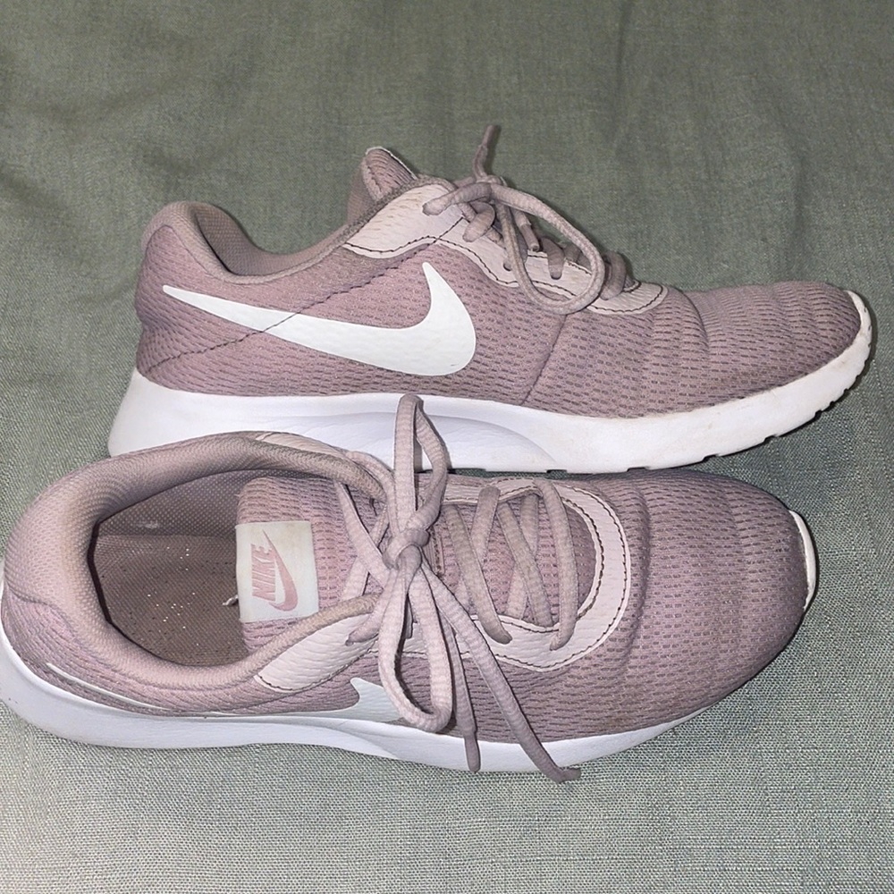 Nike Tanjun sneakers